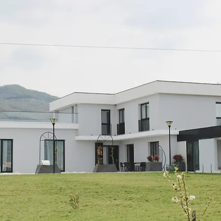 Elite Mansion Tirana - Heated Pool & - 9br * Pezë e Vogël