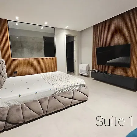 Elite Mansion Tirana - Heated Pool & - 9br *