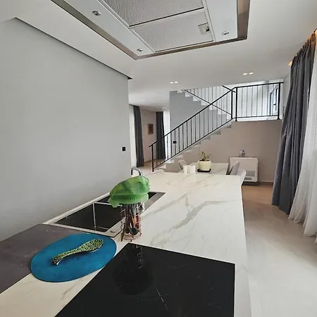 Elite Mansion Tirana - Heated Pool & - 9br *