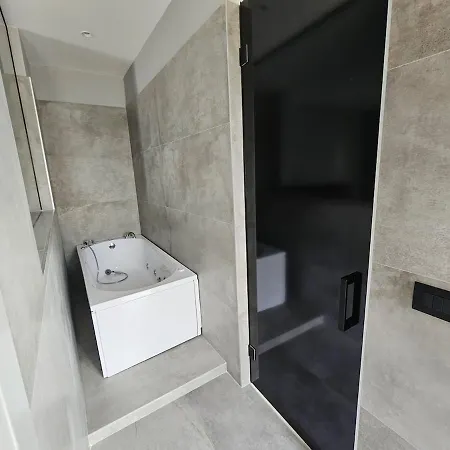 Elite Mansion Tirana - Heated Pool & - 9br Ferienhaus *