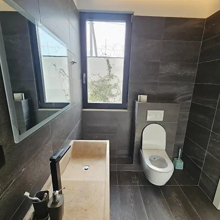 Ferienhaus Elite Mansion Tirana - Heated Pool & - 9br