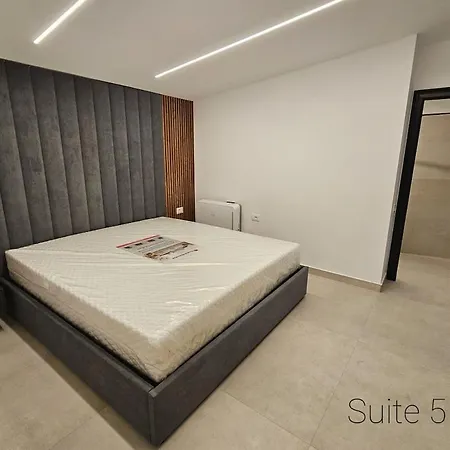 Ferienhaus Elite Mansion Tirana - Heated Pool & - 9br Pezë e Vogël