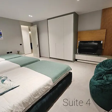 Elite Mansion Tirana - Heated Pool & - 9br Ferienhaus