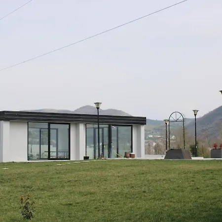 Elite Mansion Tirana - Heated Pool & - 9br Ferienhaus Pezë e Vogël