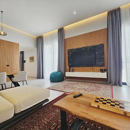 Elite Mansion Tirana - Heated Pool & - 9br Ferienhaus *